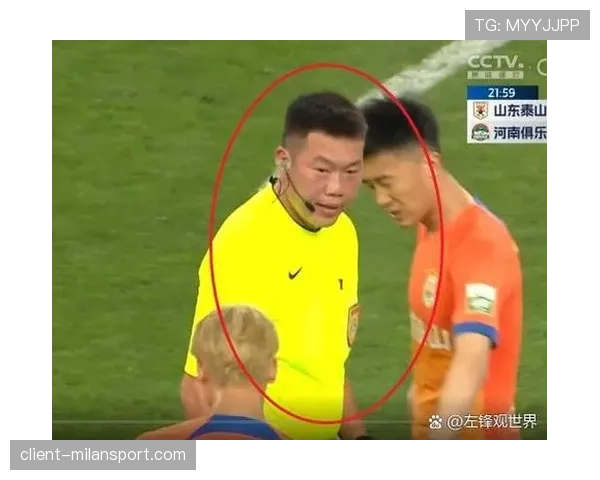 故意肘击为何直接红牌?规则如何界定“故意”与“暴力行为”